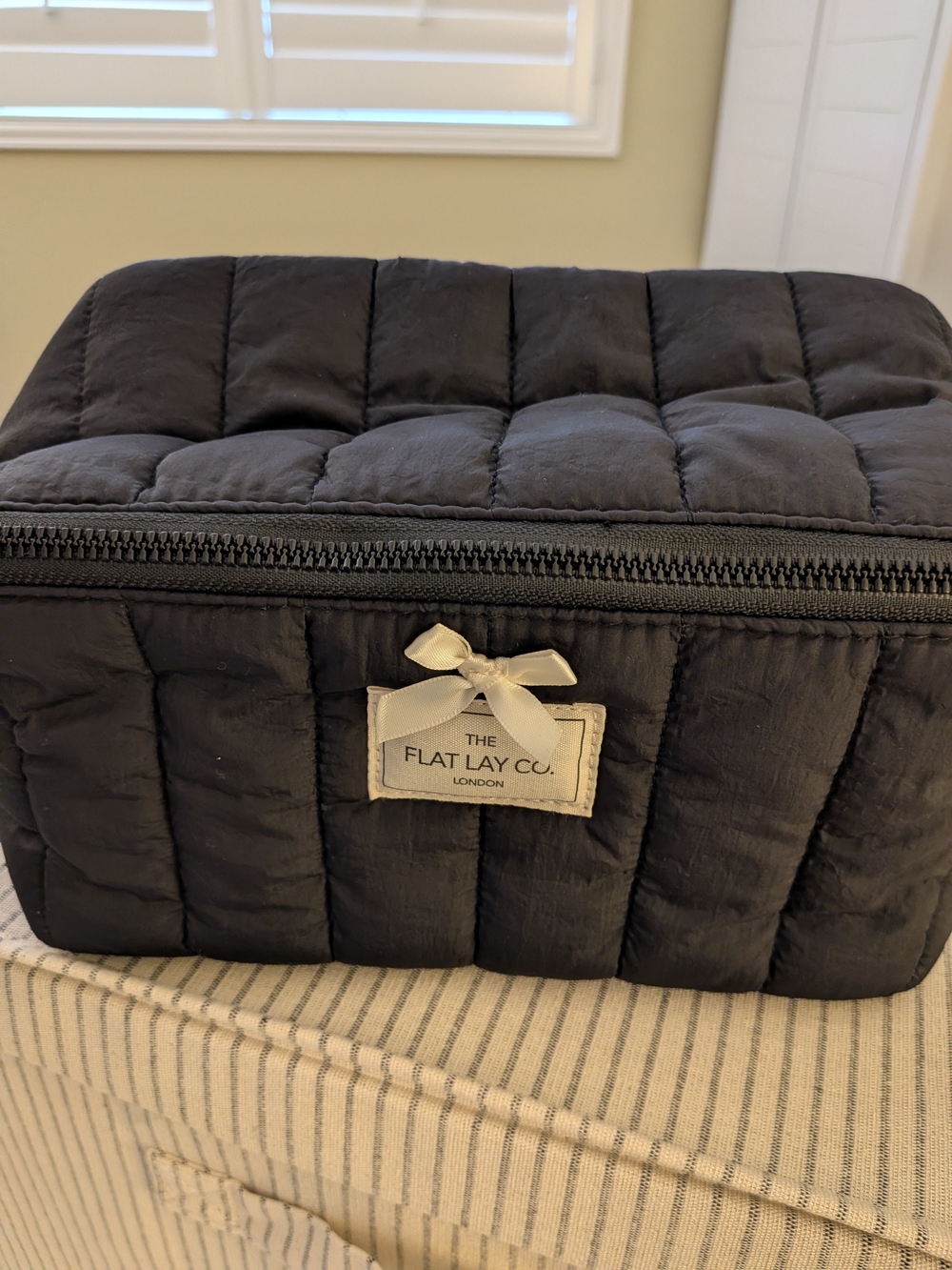 Marshmallow Flat Lay Makeup Box -bag , Classic Black